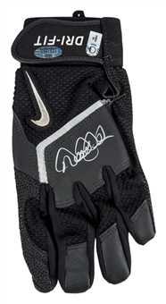 Derek Jeter Game Used and Signed Batting Glove (MLB Authenticated/Steiner)
